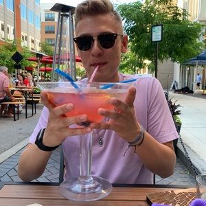 Meet your Posher, Alex